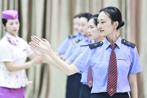 重慶客運(yùn)員開(kāi)展服務(wù)禮儀培訓(xùn) 全力備戰(zhàn)國(guó)慶假期